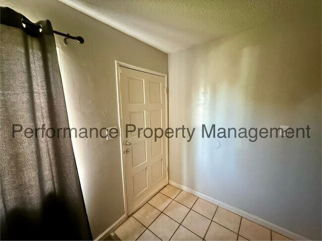 Building Photo - Cute 2 Story Condo in SW Bakersfield w/ Pool, RBP & $0 Deposit Option