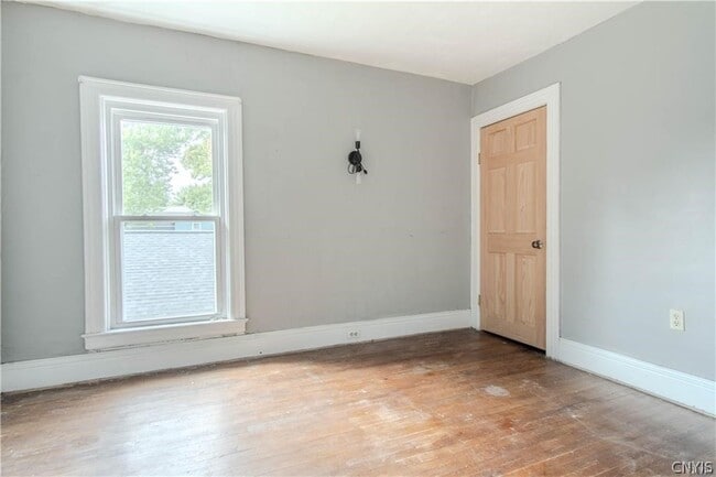 Building Photo - 363 Brainard St