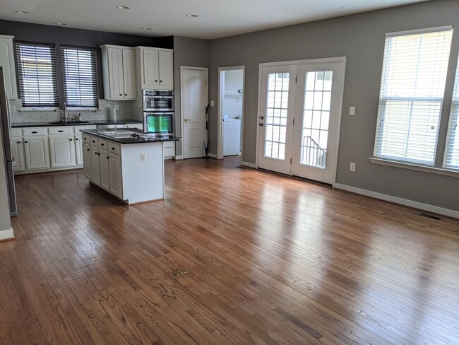 Building Photo - Single Family Home in Established Urbana Highlands Ready before the holidays!