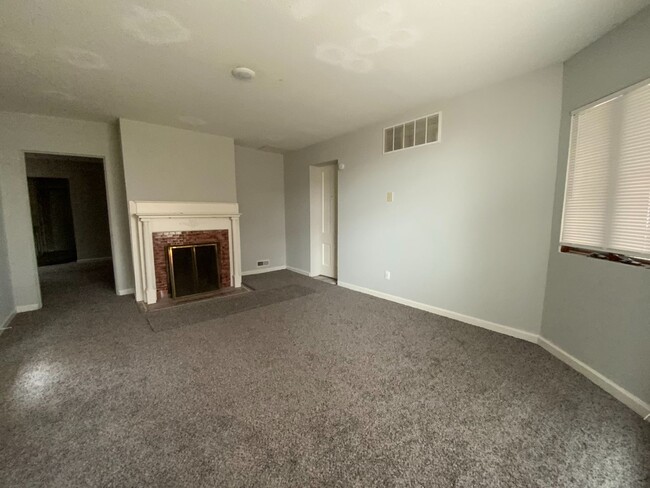 Primary Photo - 1400 Bass Ave