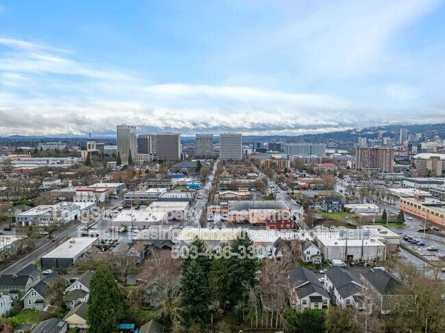Building Photo - 536 NE San Rafael St