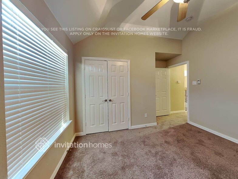 Building Photo - 2206 Kingsley Dr