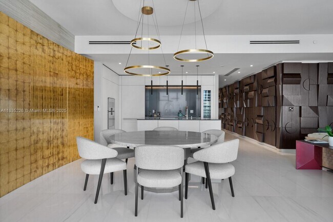 Building Photo - 300 Biscayne Blvd Way