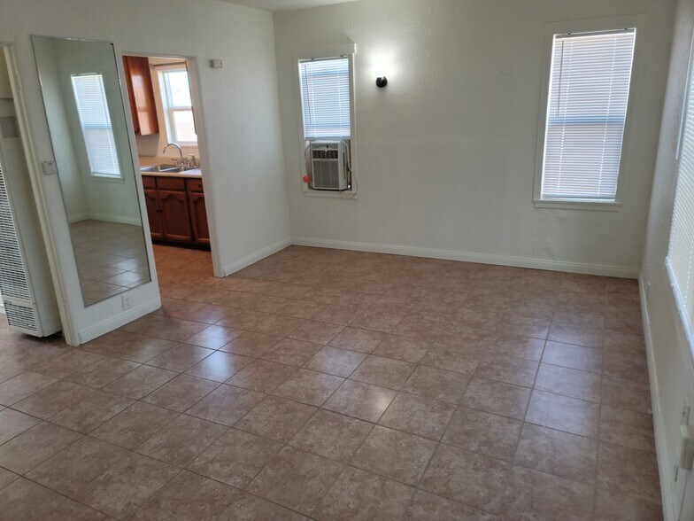 Featured - 5521 Hastings St