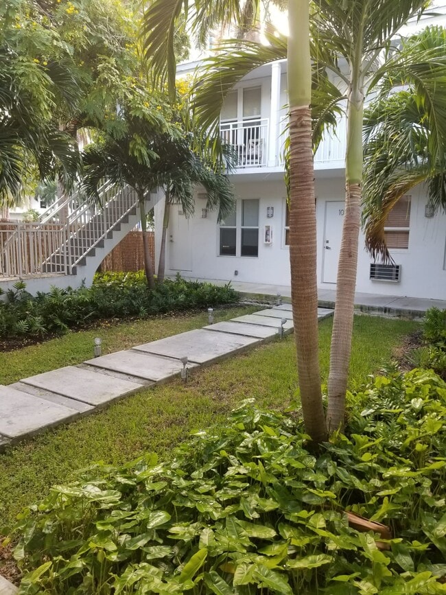 Building Photo - 1419 West Ave