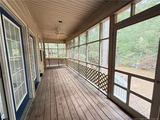 Building Photo - 755 Blue Bird Dr