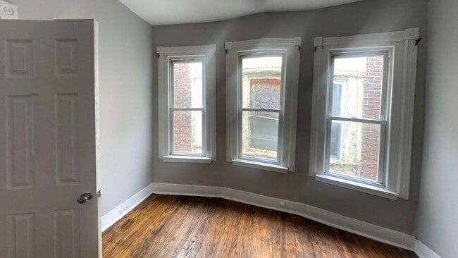 Building Photo - Spacious 4-Bedroom Home with Excellent Tra...