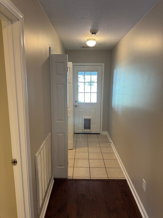 Building Photo - Great 3 bedroom 2.5 bath home!