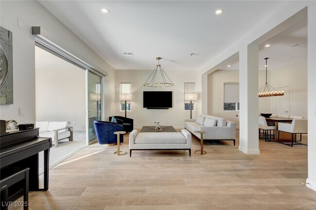 Building Photo - 2567 Speyburn Ave