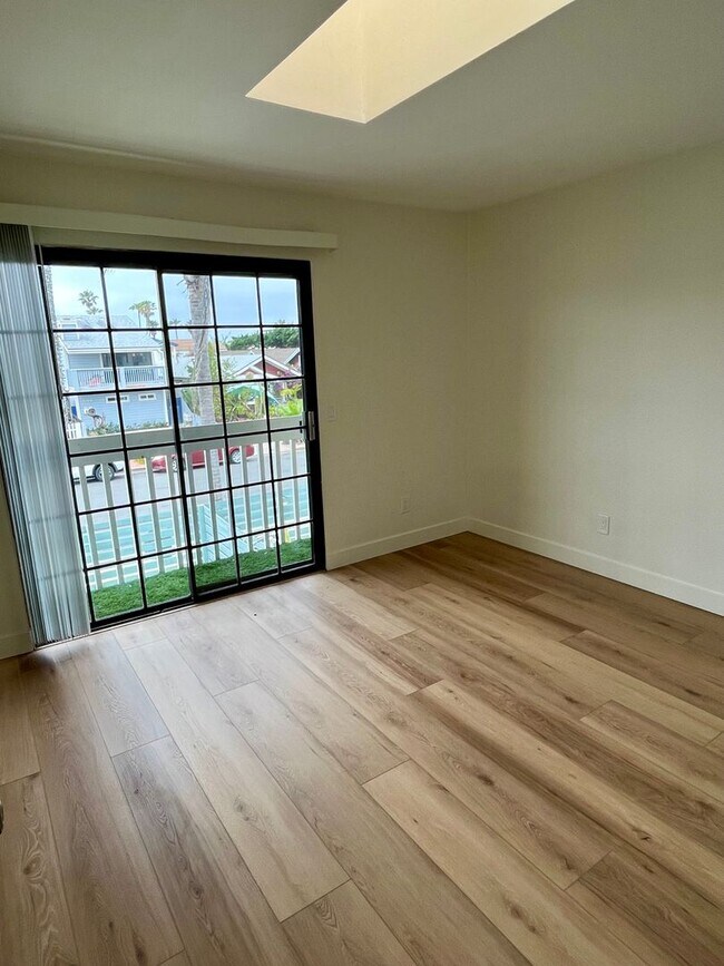 Building Photo - Ocean Beach remodeled 3 bedroom 2.5 bath T...