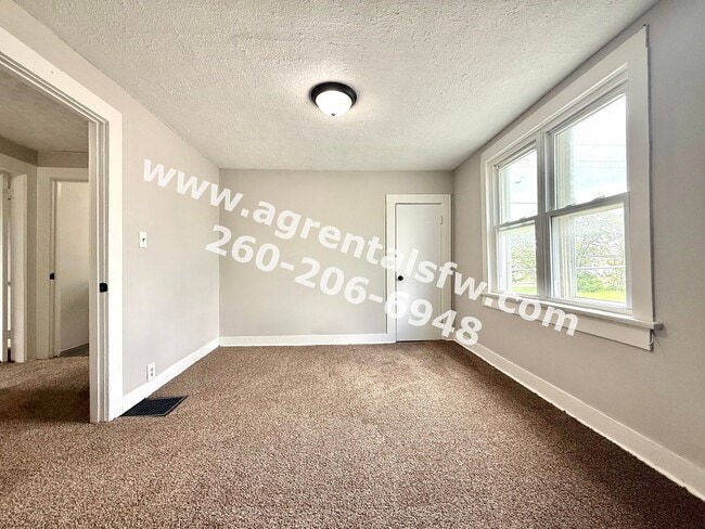 Building Photo - 3 Bedroom House