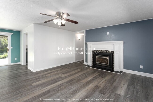 Building Photo - Charming Oregon City Home on 1/2 Acre - Fully Fenced Yard!