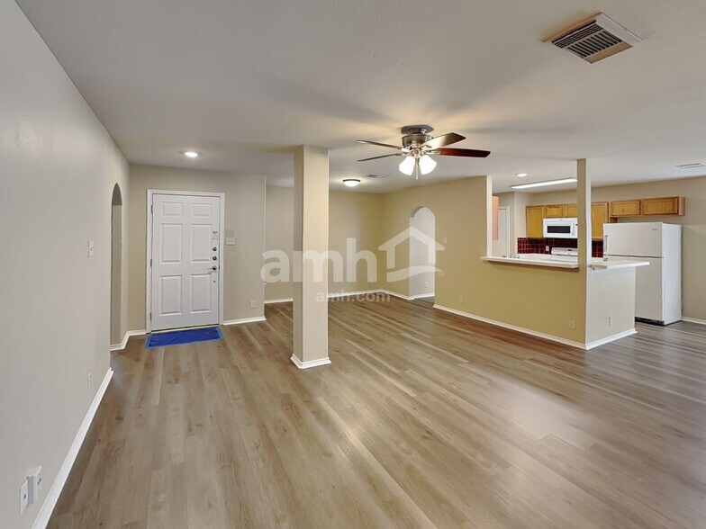 Building Photo - 15243 Kamary Ln