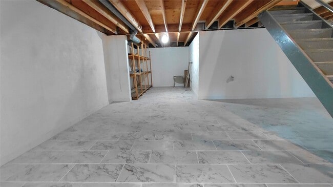 Building Photo - 874 Hollyridge Dr