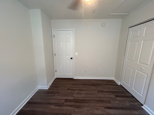 Building Photo - 3-bedroom, 2.5-bathroom two-story home located in the desirable Gatewood Communities!