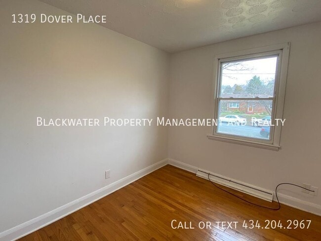 Building Photo - 1319 Dover Pl
