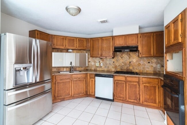 Building Photo - 16007 Sierra Vista Dr