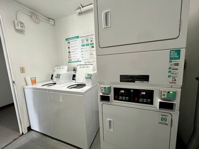 Building Photo - Kukui Plaza: Renovated 1 Bed, 1 Bath Condo...