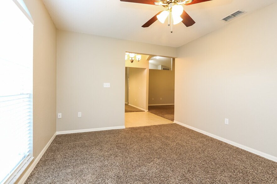 Building Photo - 5800 Driftwood Dr