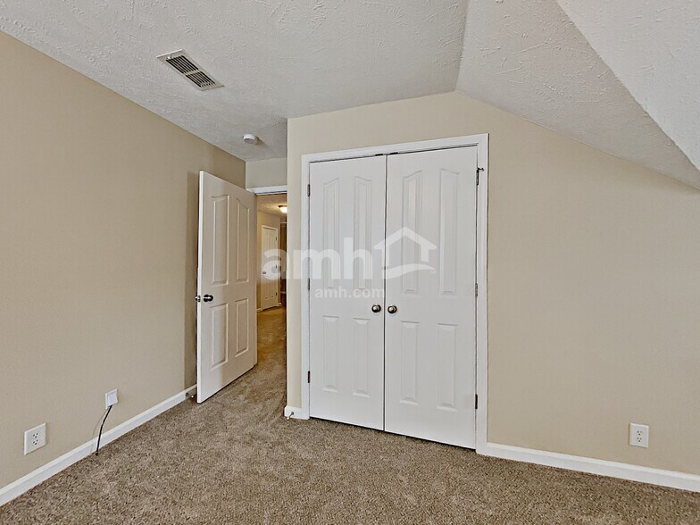 Building Photo - 2053 Leefield Dr