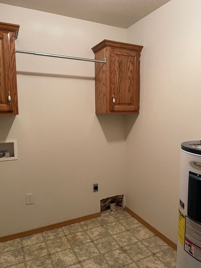 Building Photo - Newly Remodeled 2BR/2BA Apartment in Jopli...