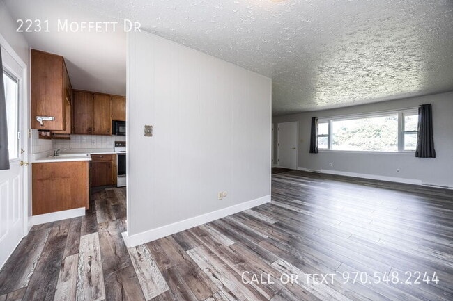 Building Photo - 2231 Moffett Dr