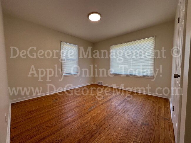 Building Photo - Gorgeous Spacious 4 Bedroom 1.5 Bath Singl...
