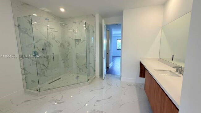 Building Photo - 19700 NE 14th Ave