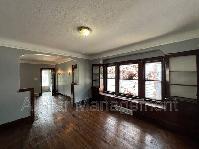 Building Photo - 3257 E 139th St