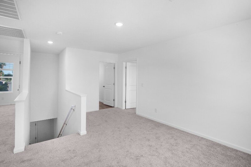 Building Photo - 5749 Club House Dr