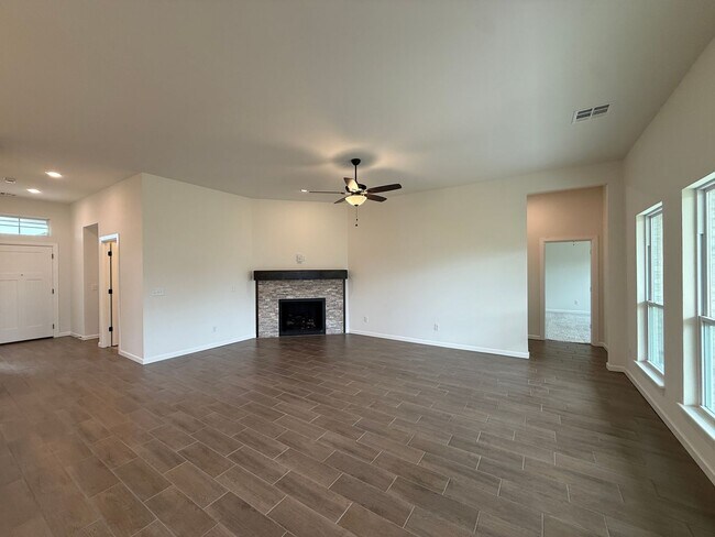 Building Photo - 18116 Austin Ct