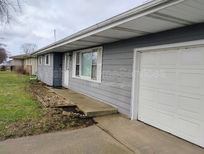 Building Photo - 22 N 17th Ave