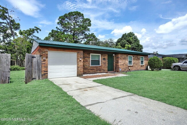 Primary Photo - 2214 Luana Dr E