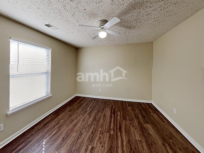 Building Photo - 4855 Lake Park Ter