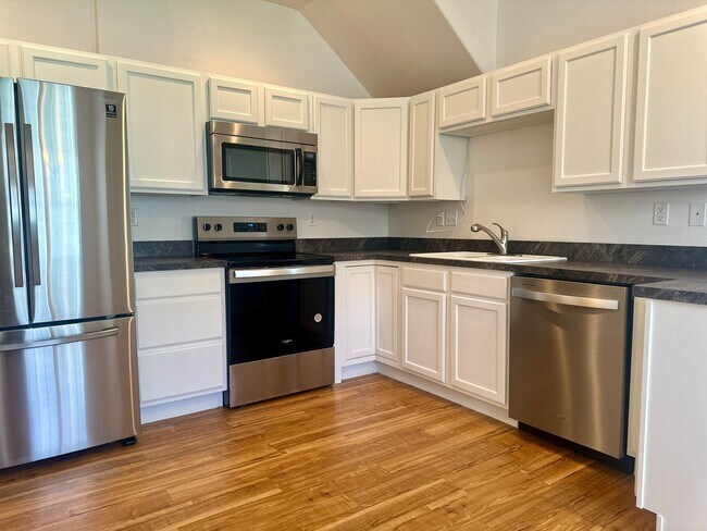 Building Photo - 6345 Chardonnay St