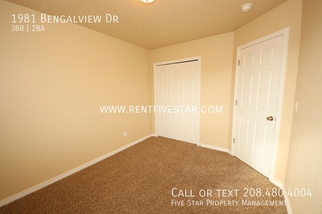 Building Photo - Newer Construction Townhome Available! Vis...