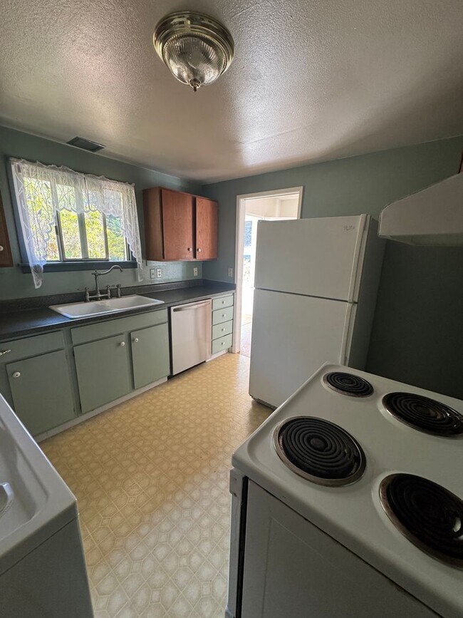Building Photo - 14524 Sherman Dr NW