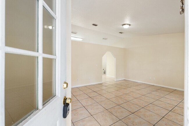 Building Photo - Country Living on 1 Acre – Move-In Ready 3 Bedroom Home in Reddick!