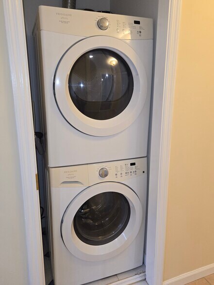 Building Photo - 7 Bedford Dr