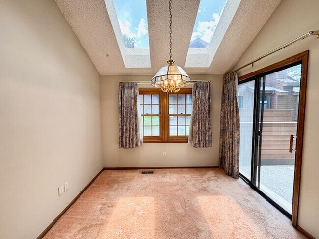 Building Photo - 8020 Holland Ct