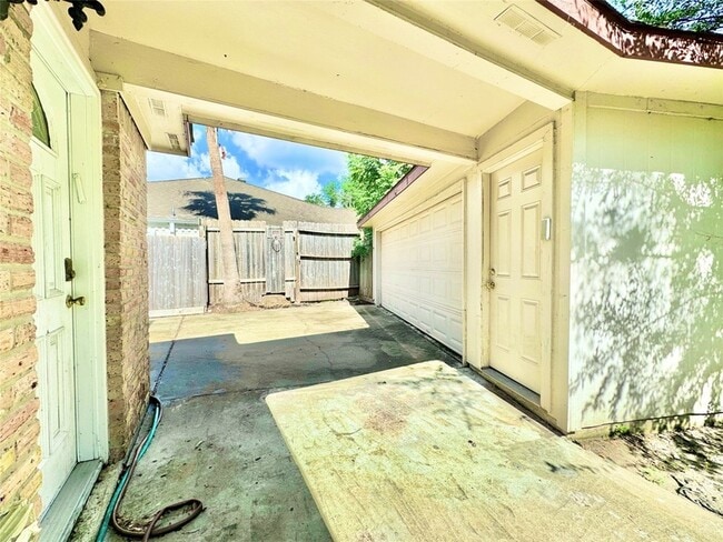 Building Photo - 7914 Oakington Dr
