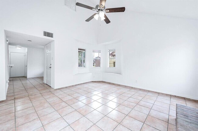 Building Photo - 9303 Kingsflower Cir