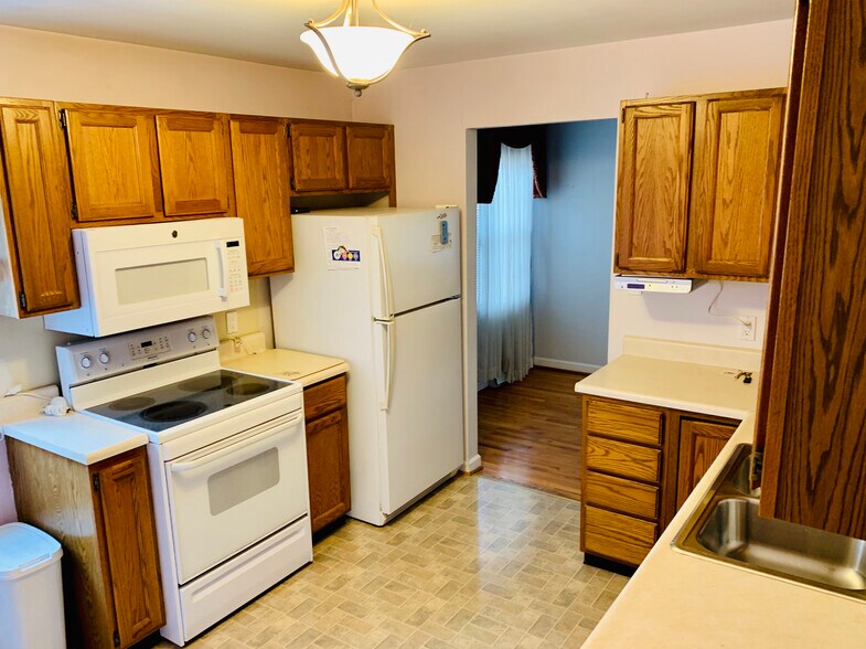 Main Kitchen - 615 N Willow St