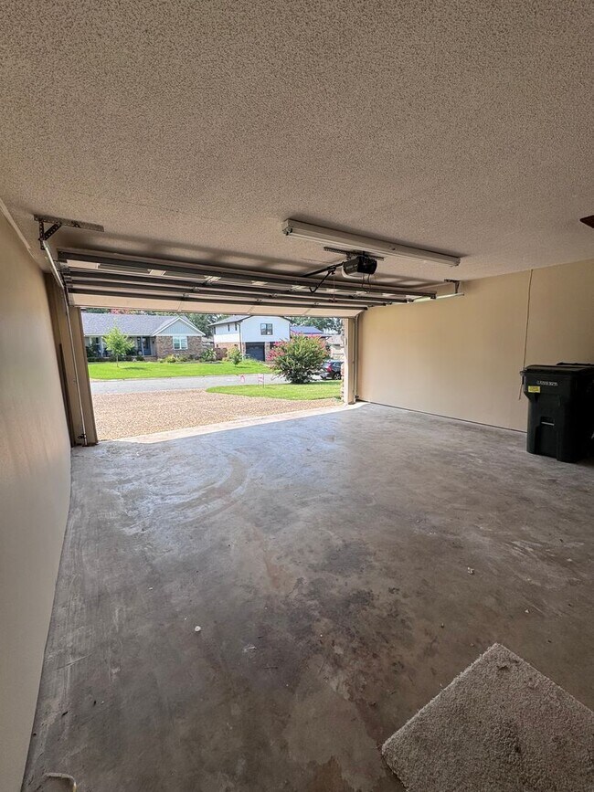 Building Photo - 1115 Briar Creek Rd