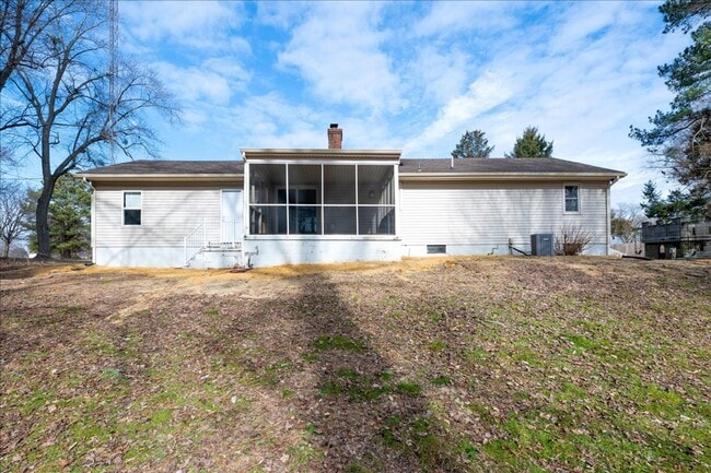 Building Photo - Charming, recently renovated 3-bed, 2.5 bath Ranch for rent in Milford, $2,200/month. Available e...
