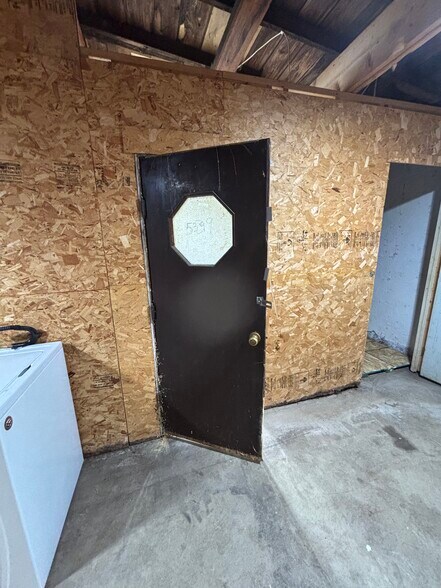 Building Photo - 539 Chippewa St
