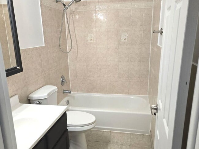 Building Photo - 1410 Beverly Ln