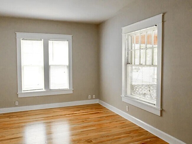 Building Photo - 5Bedroom/2Bath - Close to campus!