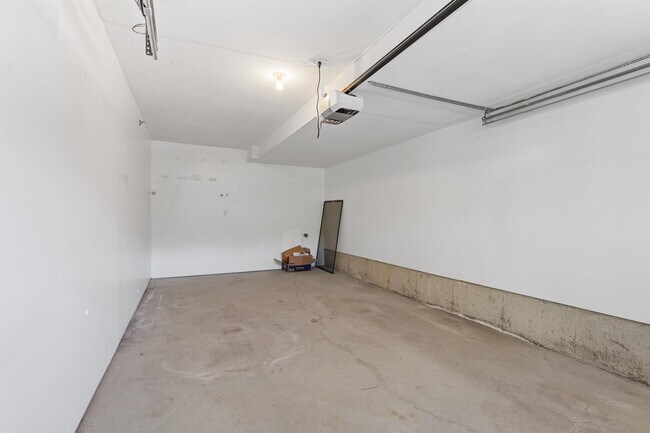 Building Photo - 41 Village Dr