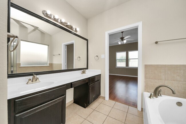 Building Photo - 24503 Hikers Bend Dr